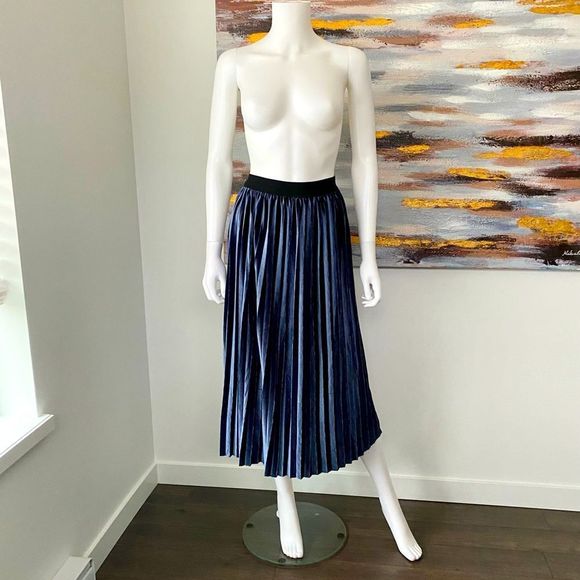OAK + FORT Blue Velvet Pleated Midi Skirt - Picture 1 of 7